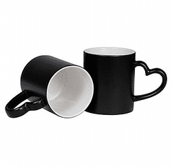 ספל הקסם שחור עם ידית לב